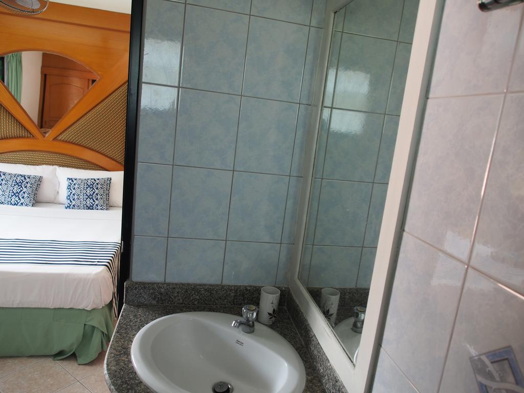 Waree'S Guesthouse Kata Beach  Zewnętrze zdjęcie